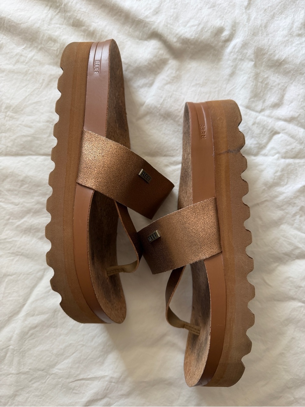 Reef Bronze Platform Wedge Flip Flops Cork Footbed Size 9 - Picture 3 of 4